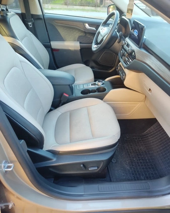 Ford Kuga cena 116900 przebieg: 33000, rok produkcji 2020 z Kobyłka małe 106